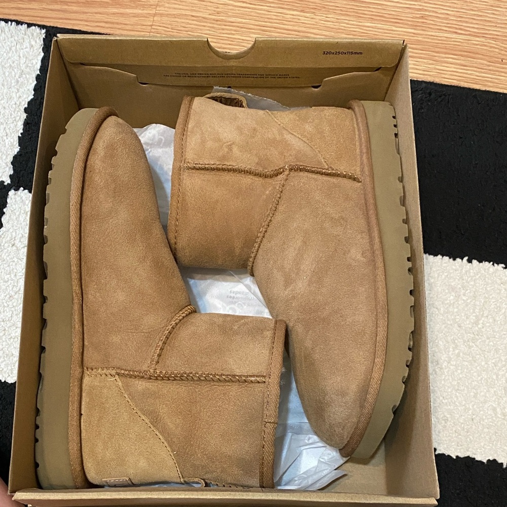 UGG Women's Classic Mini II Suede Boot - Excellent Condition